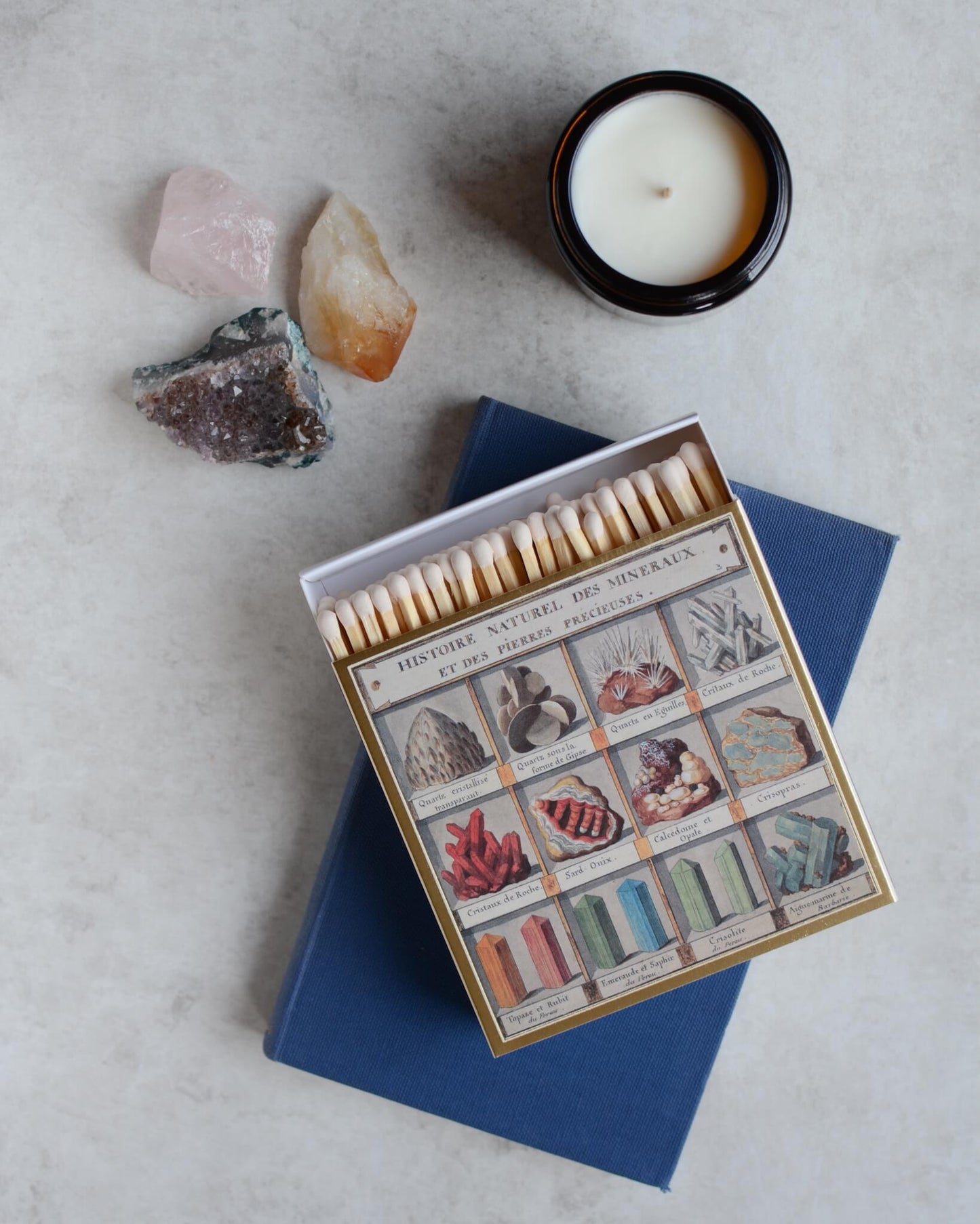 Match box with an illustration of minerals.