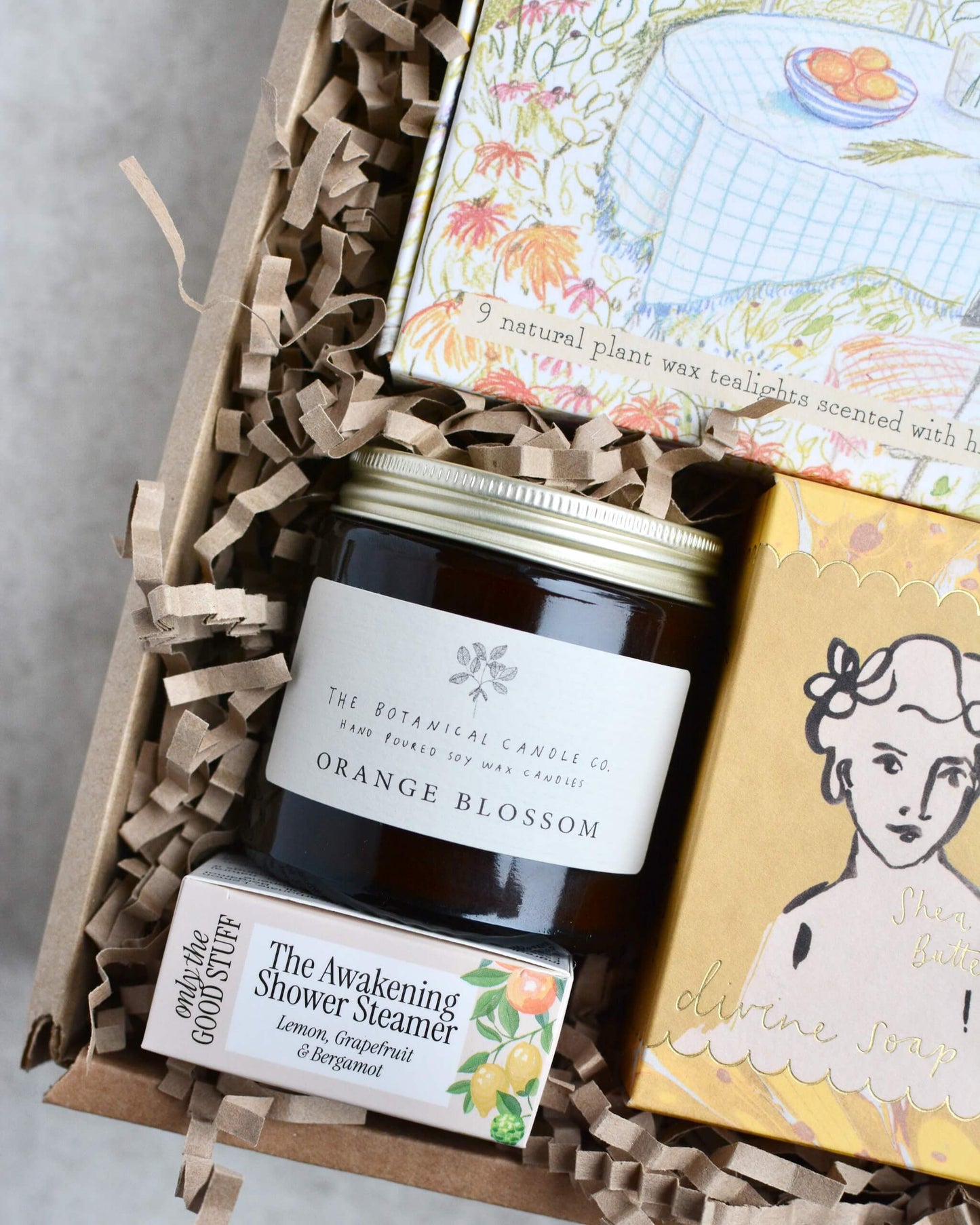 Gift set with candles and soap in a decorative box